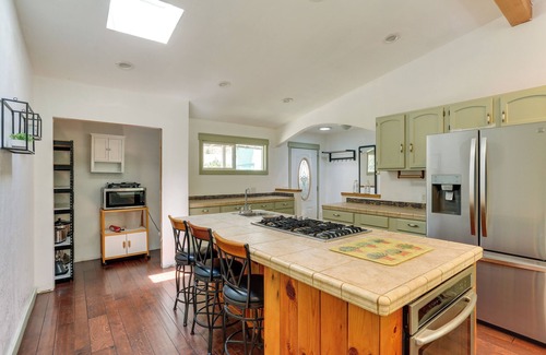 Big Bar House | Big Bar Home w/Hot Tub & Fire Pit!