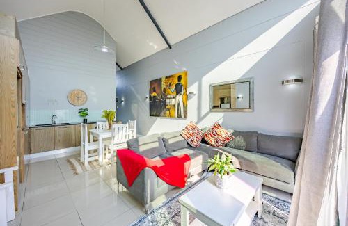 Big Bay Apartment | Big Bay Beach Loft- 1 bedroom
