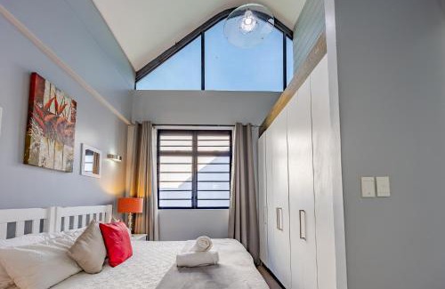 Big Bay Apartment | Big Bay Beach Loft- 1 bedroom