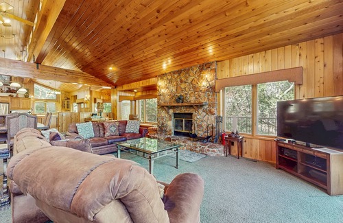 Fawnskin Cabin | Big Bear 7th Heaven #714