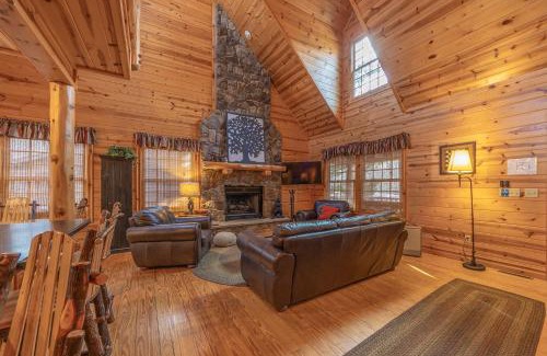 Saugatuck House | Big Bear Cabin - Cabin Getaway - Private hot tub - Community Pool!