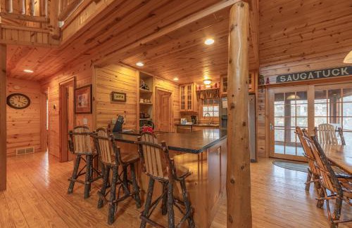 Saugatuck House | Big Bear Cabin - Cabin Getaway - Private hot tub - Community Pool!