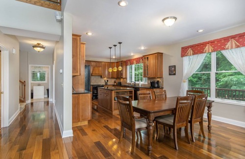 Old Fort Cabin | Big Bear Cabin | Game Room, Hot Tub, Fire Pit & Year-Round Views
