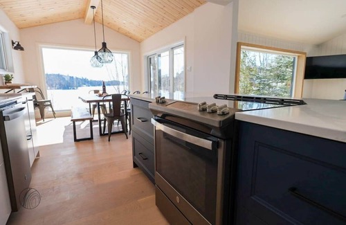 Saint-Didace House | Big Bear | hot tub | bord Lac Thomas