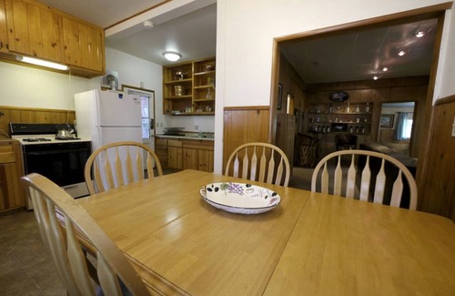 Peter Pan House | Big Bear Lake 3Bdr Cabin Rental Pets Friendly (max 2 pets per stay)