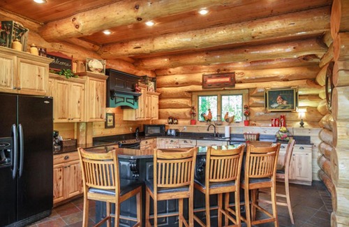 Pittman Center House | Big Bear Ridge Lodge - Breathtaking mountain views and private forest scenes in amazing large log cabin