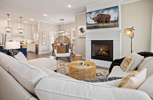 Downtown House | Big Blue on Main-hot Tub-less Than 1 Mi to Square