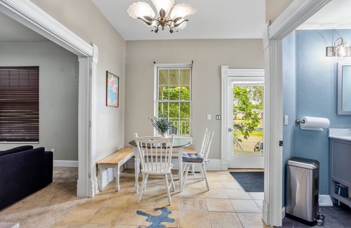 King House | Big Blue on QQ - 5 Br House Near the Chain of Lakes