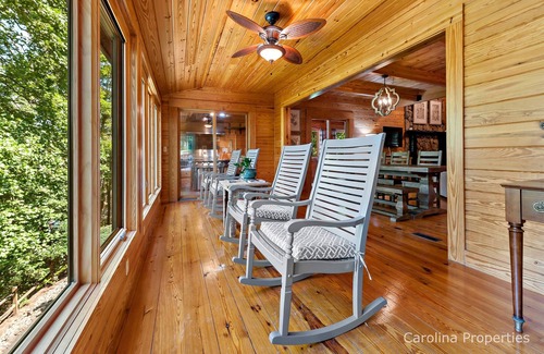 Mill Spring Cabin | Big Cat Mountain House by Carolina Properties * NEW HOT TUB *