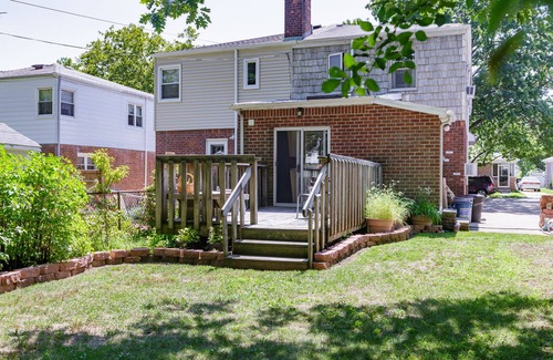 Queens House | Big Comfy Beds & Breakfast on the Deck