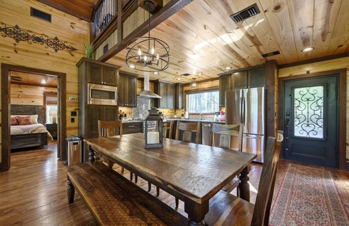 Hochatown Cabin | Big Deck Energy Arcade, Bunks & Horseshoes