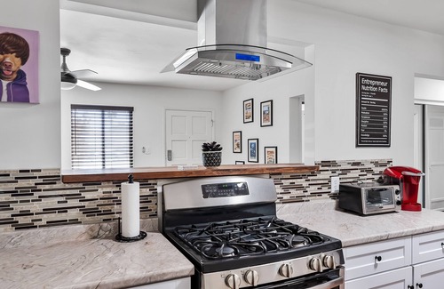 Port Hueneme House | Big family friendly space, 3 bedrooms near beaches!