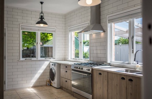 Papatoetoe House | Big Family House 9 BR 4BH 13 BED