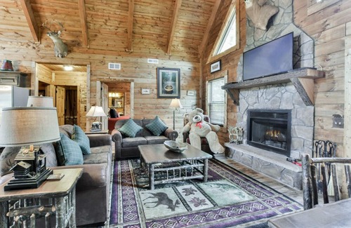 Branson Cedars Cabin | Big Game Lodge | 4 Bed, 4 Bath