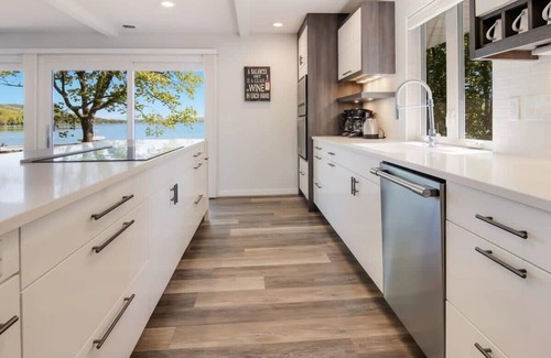 Glen Arbor House | Big Glen Lakefront in Glen Arbor with Hot Tub!