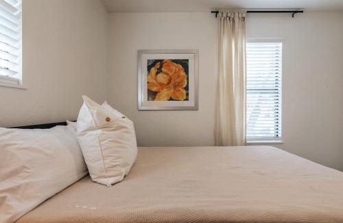 Sweetbriar House | Big Group, Affordable, Comfy, Big Beds, Rain Shower, SoCO Eateries