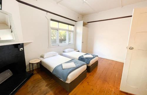 Westbourne Park House | big group entire house 15 beds
