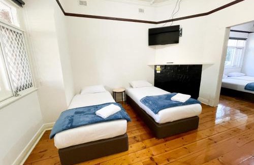 Westbourne Park House | big group entire house 15 beds