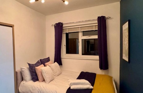Stonehouse House | Big groups 20+, XL HotTub, Cinema, Arcade, Games