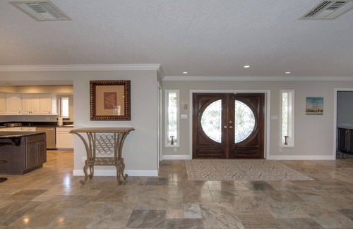 Crystal Shores House | Big Home Crystal River on Main River-Amazing Views-Heated Pool-fire pit-kayaks