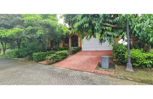 Bejuco House | Big & Homely 3 BDR house, Private Pool, Tennis- near the beach