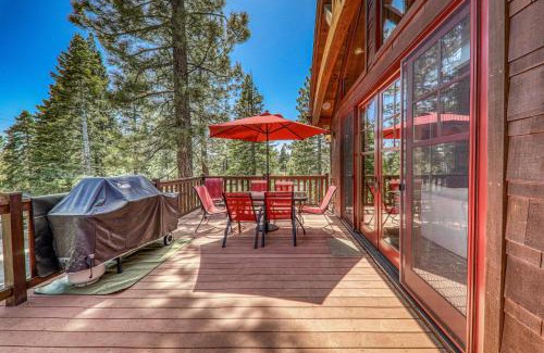 Lake Forest House | Big Horn Luxury Lodge - 4 BR w Hot Tub & Close to Lake!