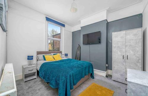 New Cross Apartment | Big House, 5 beds, 2 bathrooms, Contractors Dream, Great transport links
