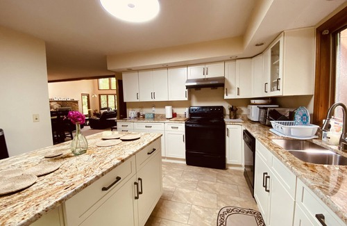 East Stroudsburg House | Big House On The Hill, Pocono - Hot tub, Sauna, Fireplace