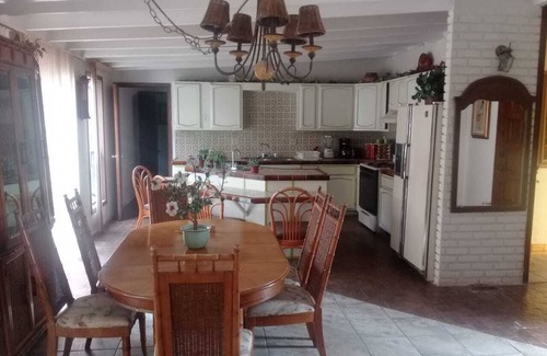 San Fernando House | Big House3 min papas n Beer