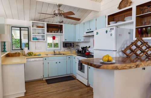 Kamuela Cottage | Big Island Blue Makai - Summer Special: Stay 7 nights get 1 night FREE!