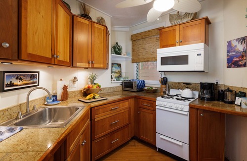 Kamuela Cottage | Big Island Plumeria Cottage Perfect Couples Getaway in Magical Puako