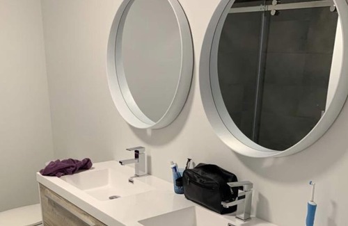 Saint-Hubert House | Big New House 🌟🌟🌟🌟🌟 20min Downtown Montreal