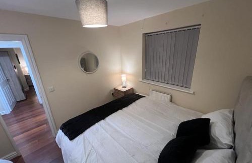 Trafford House | Big new house! 5BDR, sleeps 13, with parking