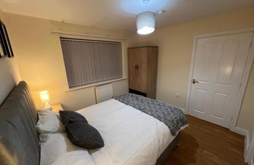 Trafford House | Big new house! 5BDR, sleeps 13, with parking