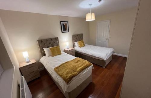 Trafford House | Big new house! 5BDR, sleeps 13, with parking