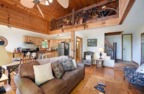 Choestoe Cabin | Big Pine - Mountain view, pet friendly, hot tub
