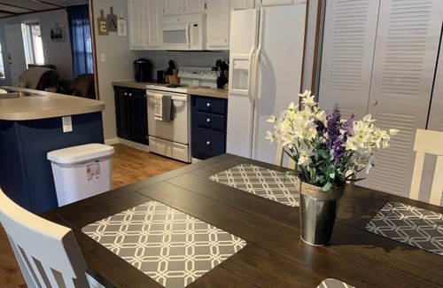 Speedwell House | Big Private Dock! 3 BRM, 2 Bath house 64 steps from the water, WIFI