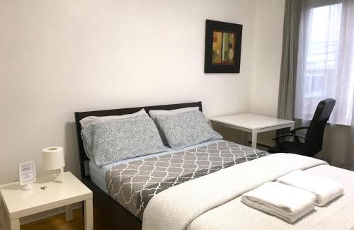 Saint-Laurent House | Big Private Room MidMontreal next to station metro - Parking free
