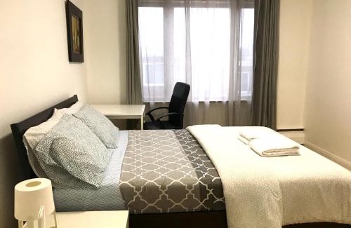 Saint-Laurent House | Big Private Room MidMontreal next to station metro - Parking free