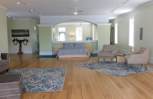 Alma Apartment | Big River Loft - HUGE studio apartment in Alma