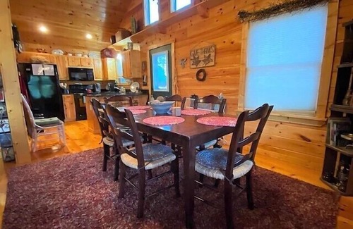 Unaka Cabin | Big Rock Ridge - Easy Access!