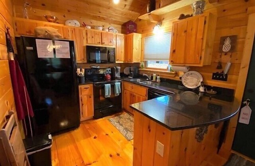 Unaka Cabin | Big Rock Ridge - Easy Access!