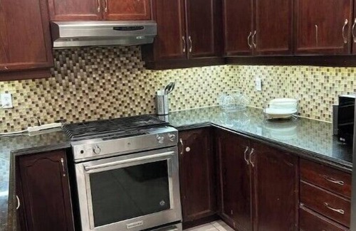 Central Erin Mills Apartment | BIG ROOM in SWEET Home