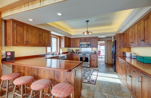 Big Sky Apartment | Big Sky Condo with Mountain Views Less Than 1 Mi to Resort!