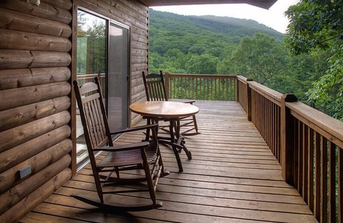 Helen Cabin | Big Sky- Luxury Couples Cabin with Views of Mt Yonah and Hot tub. Near Helen GA