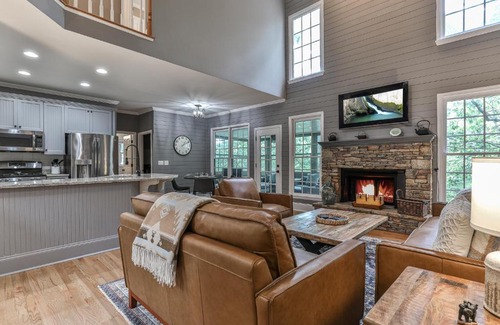 Big Canoe House | Big Sky - Pet Friendly Big Canoe GA Cabin-Modern amenities, hot tub, pet friendly, mountain views, access to lakes, golf courses