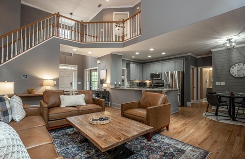 Big Canoe House | Big Sky - Pet Friendly Big Canoe GA Cabin-Modern amenities, hot tub, pet friendly, mountain views, access to lakes, golf courses