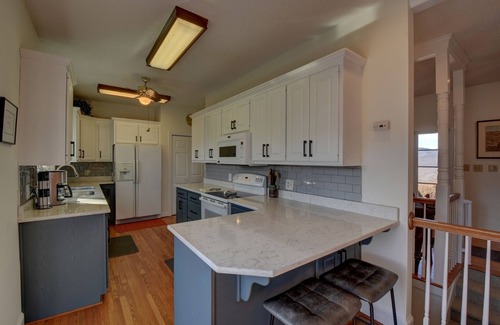 Dillard House | Big Sky Retreat - Incredible Mountain Views! Hike, golf, relax and unplug!