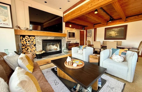 Big Sky Ski Chalet | Big Sky Ski-In/Ski-Out Arrowhead nThe Bird Haus - On Slope!