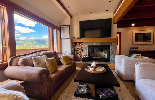 Big Sky Ski Chalet | Big Sky Ski-In/Ski-Out Arrowhead nThe Bird Haus - On Slope!